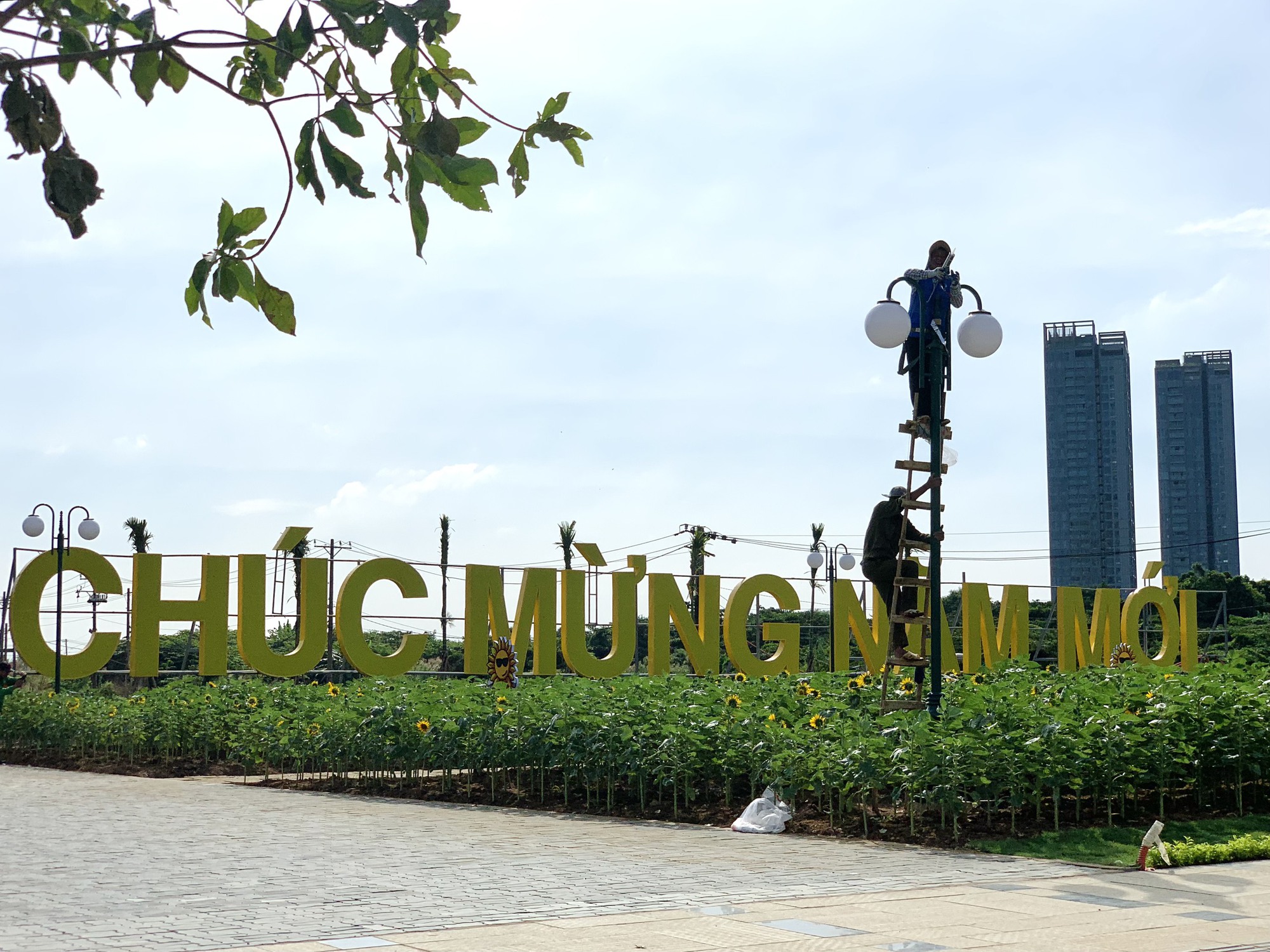Các hạng mục tại công viên bờ sông Sài Gòn đang được hoàn chỉnh Ảnh: Thùy An