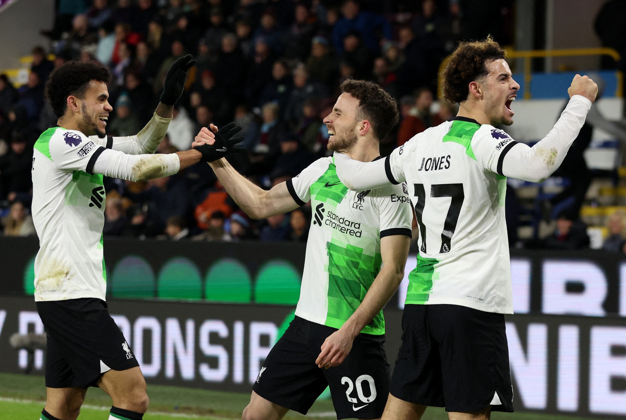 Liverpool đẳng cấp vượt trội, chiếm ngôi đầu bảng Ngoại hạng Anh- Ảnh 3.