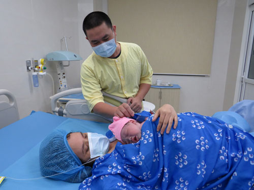 Tại Việt Nam, hiện nay c&ograve;n kh&aacute; nhiều yếu tố cản trở &yacute; định lập gia đ&igrave;nh v&agrave; c&oacute; conẢnh: ANH THƯ