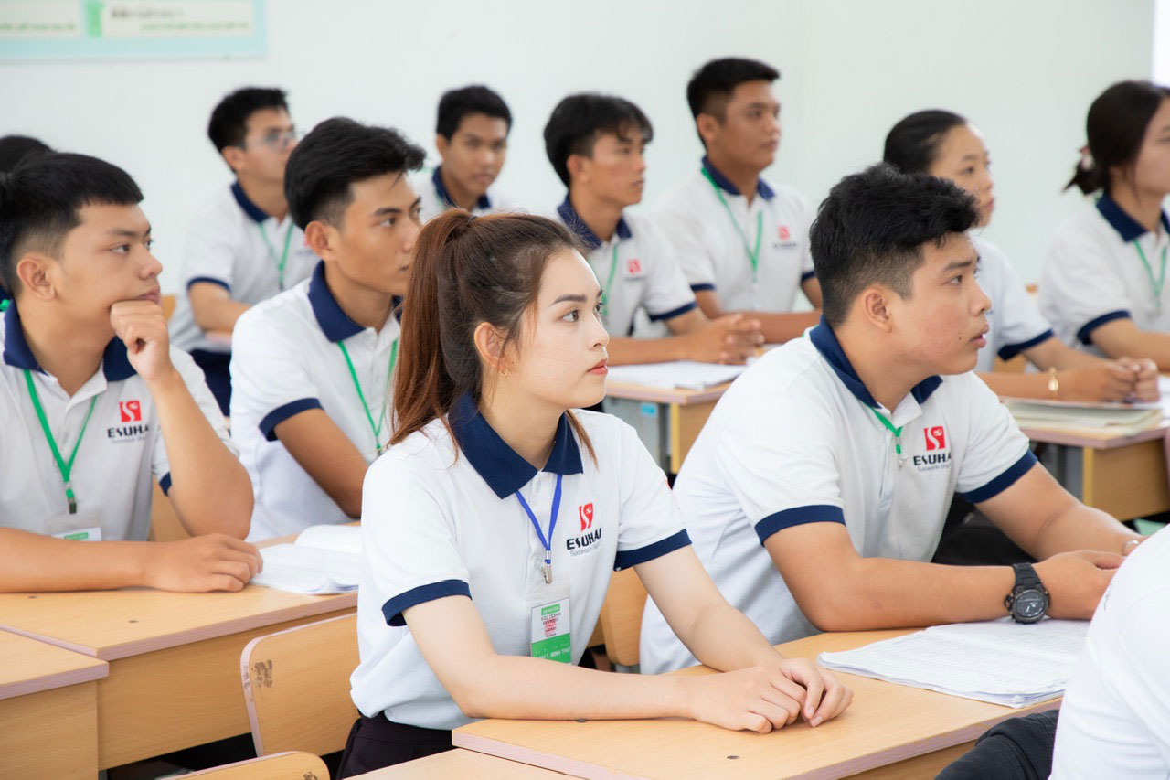 Học vi&ecirc;n của ESUHAI Group được đ&agrave;o tạo định hướng tương lai trước khi ra nước ngo&agrave;i l&agrave;m việc