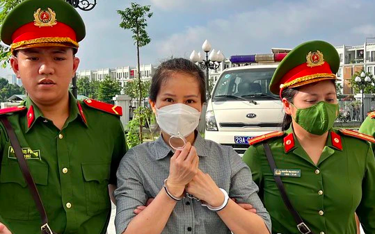 Nữ cựu cục trưởng khai dùng 25 tỉ đồng nhận hối lộ mua chứng khoán, trái phiếu