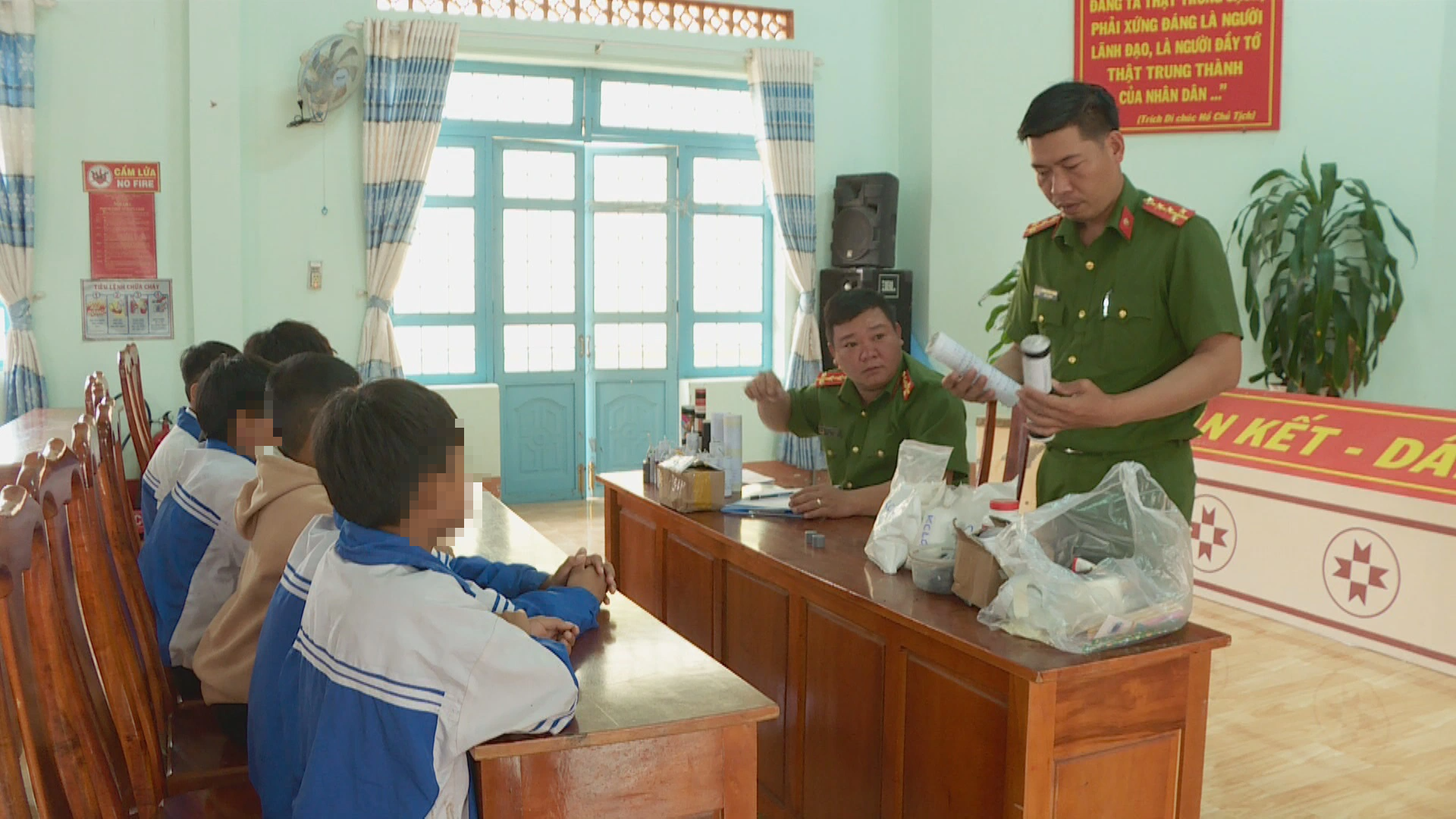6 học sinh góp tiền mua vật liệu, chế tạo pháo nổ bán kiếm lời- Ảnh 1.