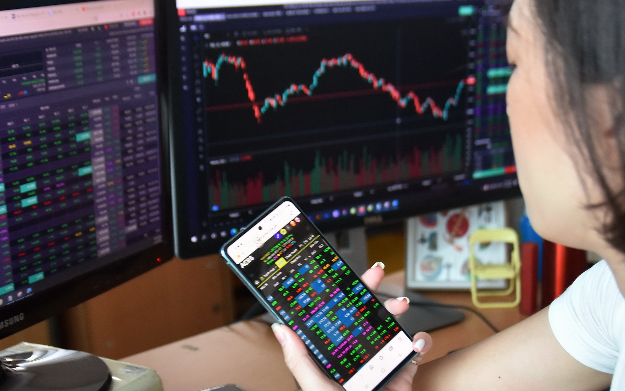 Chứng khoán ngày mai 27-12: VN-Index lặng lẽ… tăng tiếp?