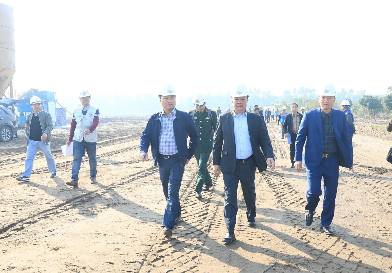 Bí thư Hà Nội thị sát, kiểm tra tiến độ dự án vành đai 4 gần 86 ngàn tỉ đồng- Ảnh 1.
