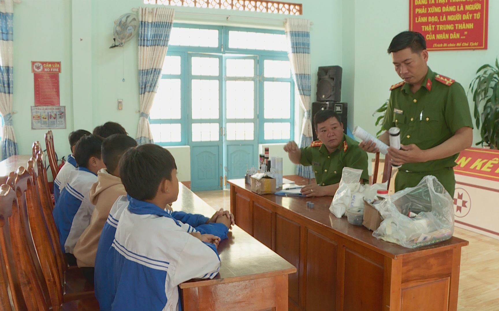 6 học sinh góp tiền mua vật liệu, chế tạo pháo nổ bán kiếm lời