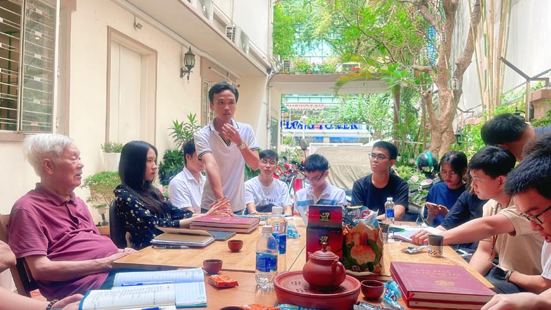 Không phải “Như đánh que diêm bỗng xòe trận lửa” - Ảnh 1.