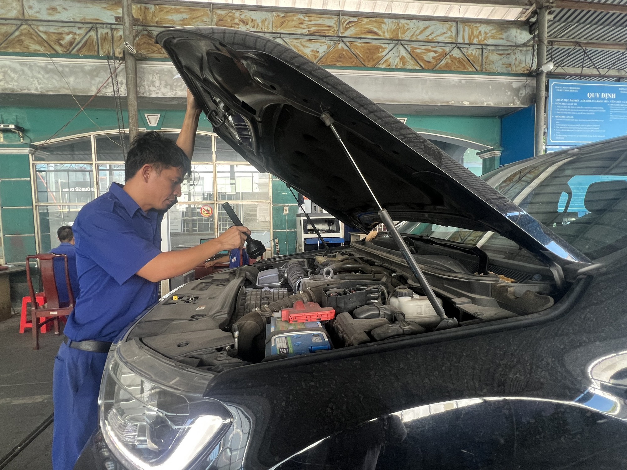 Bất ngờ hình ảnh đăng kiểm cuối năm tại Bình Dương- Ảnh 4.