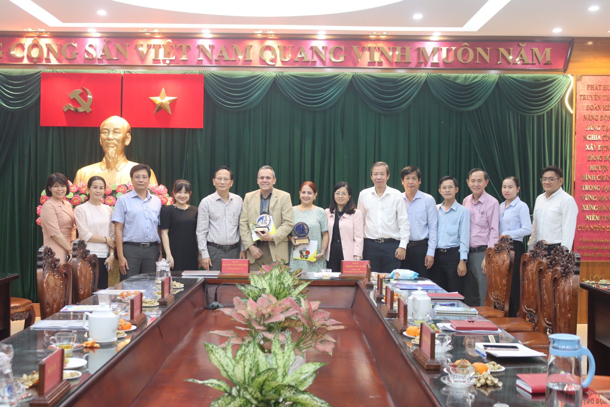 Bình Chánh sẽ có mô hình bác sĩ gia đình của Cuba- Ảnh 1.