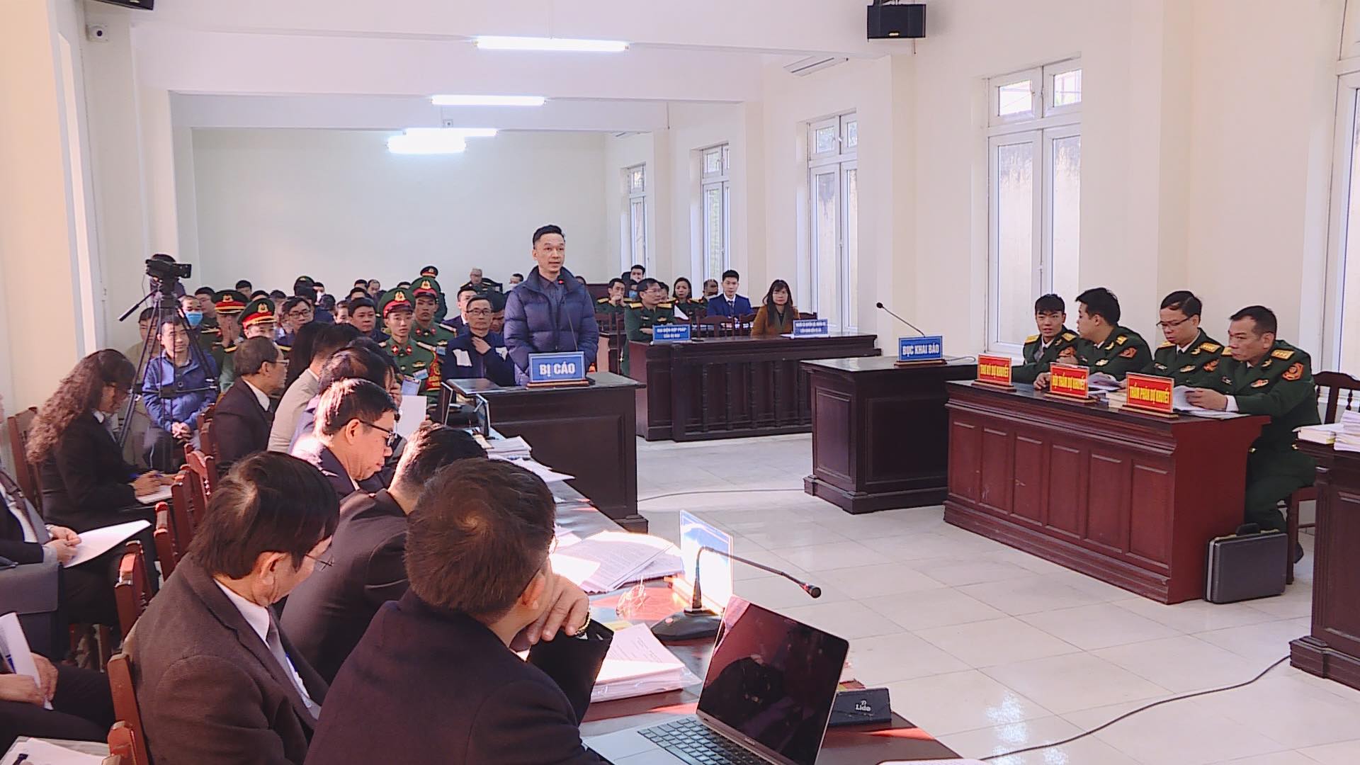 Nh&oacute;m cựu sĩ quan qu&acirc;n y nhận "hoa hồng" hơn 7 tỉ đồng từ Việt &Aacute; hầu t&ograve;a- Ảnh 4.