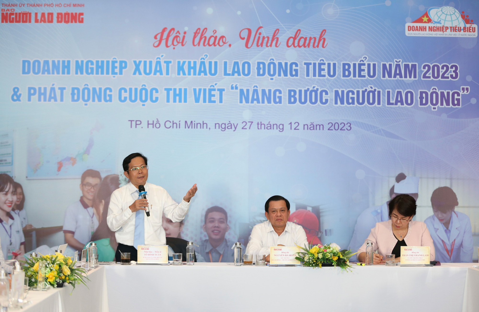 TS Tô Đình Tuân, Tổng Biên tập Báo Người Lao Động, phát biểu tại hội thảo Ảnh: HOÀNG TRIỀU