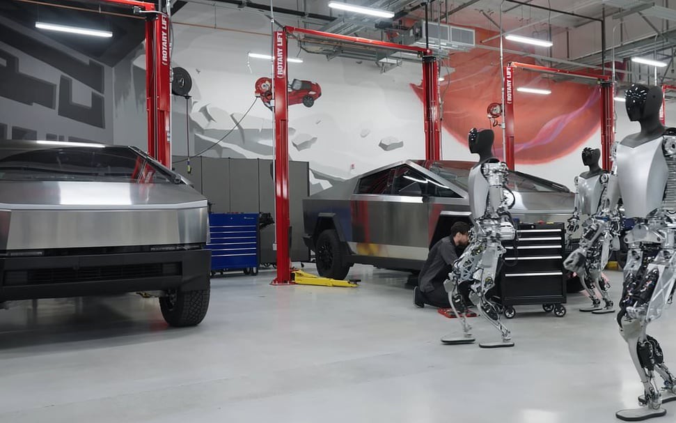 Kỹ sư phần mềm Tesla bị robot tấn công