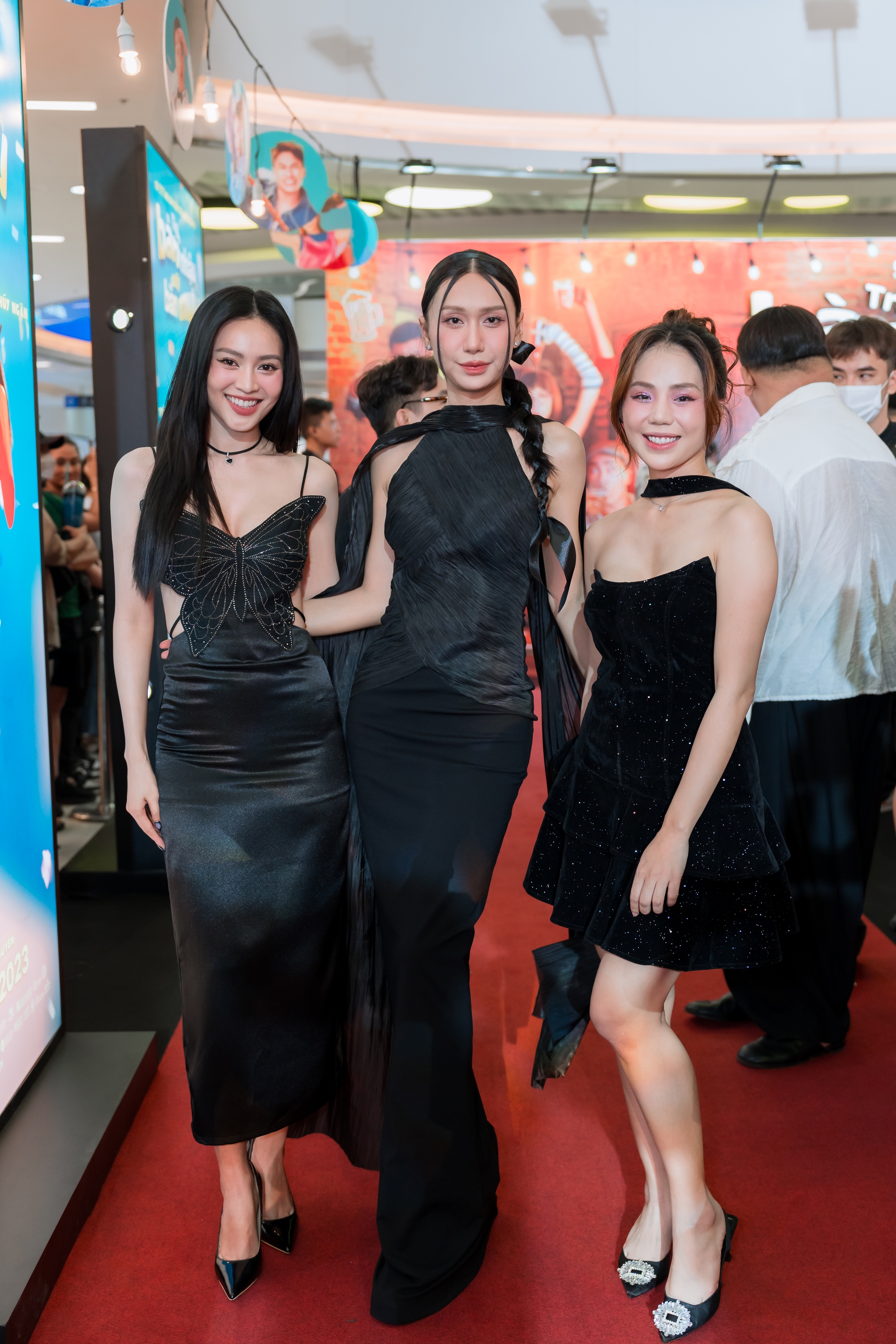 Hậu đ&aacute;m cưới, Diễm My 9X khoe đường cong gợi cảm- Ảnh 5.
