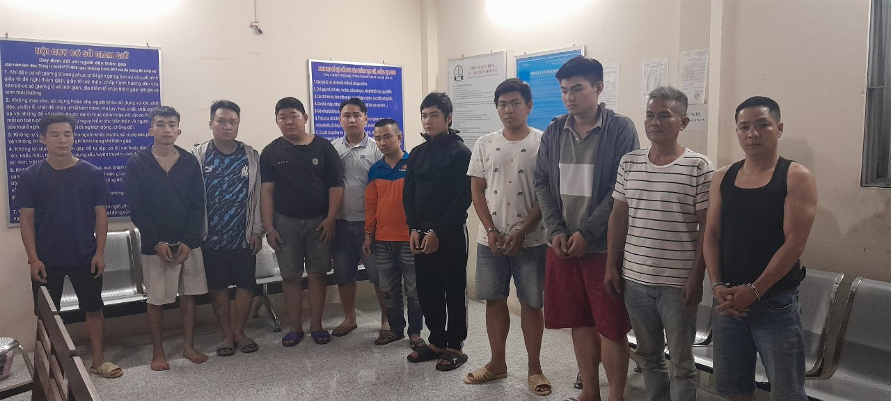 C&ocirc;ng an bắt 2 nh&oacute;m đ&aacute; g&agrave; ở quận 11 - TP HCM- Ảnh 1.