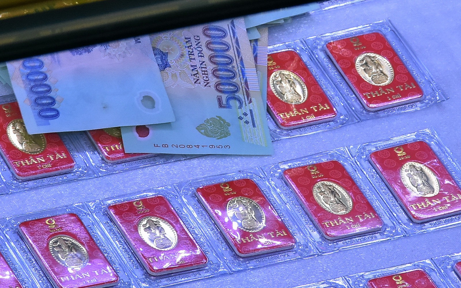 Sáng 27-12, vàng SJC tăng giá từng phút, trở lại ngưỡng 80 triệu đồng/lượng