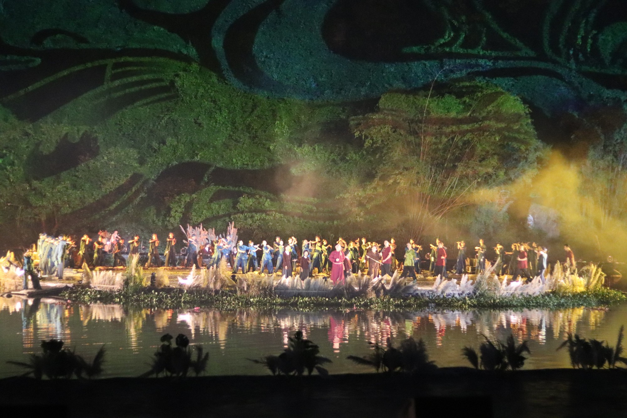 Ph&oacute; Chủ tịch nước V&otilde; Thị &Aacute;nh Xu&acirc;n dự lễ khai mạc Festival Ninh B&igrave;nh - Tr&agrave;ng An- Ảnh 4.
