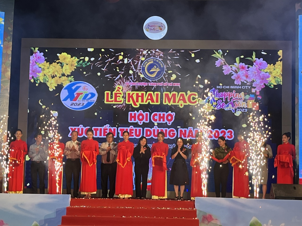TP HCM tổ chức Hội chợ X&uacute;c tiến ti&ecirc;u d&ugrave;ng tại C&ocirc;ng vi&ecirc;n Văn h&oacute;a Đầm Sen- Ảnh 1.