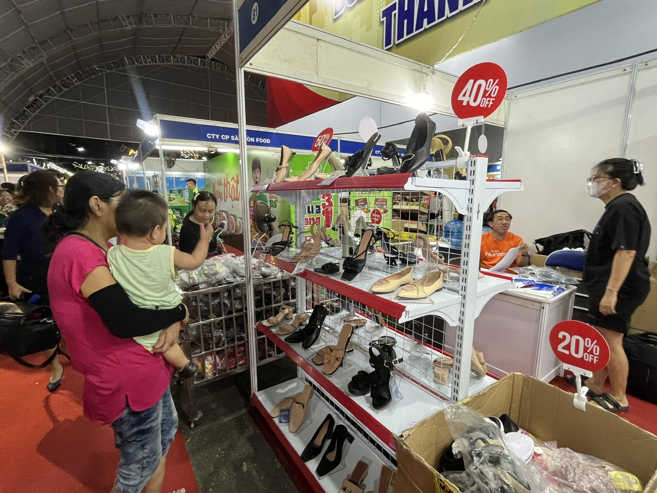 TP HCM tổ chức Hội chợ X&uacute;c tiến ti&ecirc;u d&ugrave;ng tại C&ocirc;ng vi&ecirc;n Văn h&oacute;a Đầm Sen- Ảnh 3.