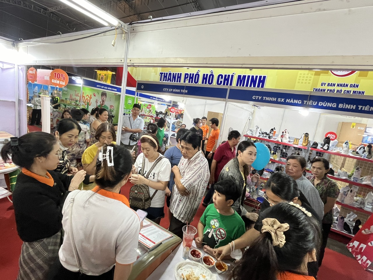 TP HCM tổ chức Hội chợ X&uacute;c tiến ti&ecirc;u d&ugrave;ng tại C&ocirc;ng vi&ecirc;n Văn h&oacute;a Đầm Sen- Ảnh 2.