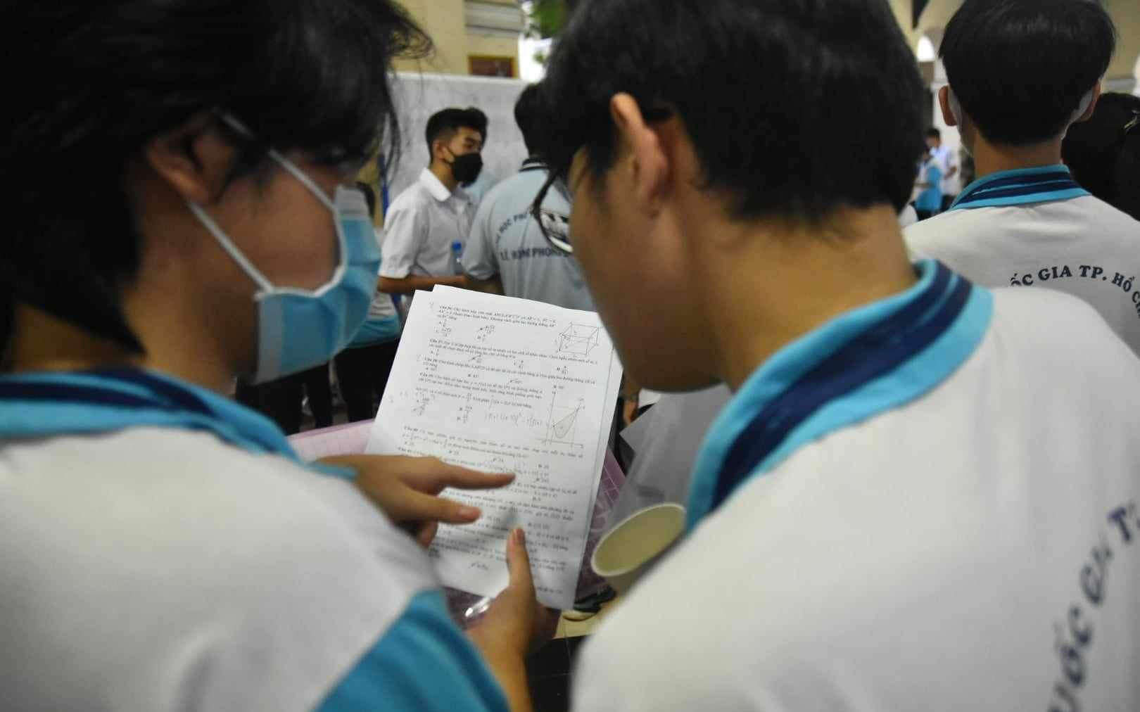 Loay hoay ra đề thi theo chương trình mới