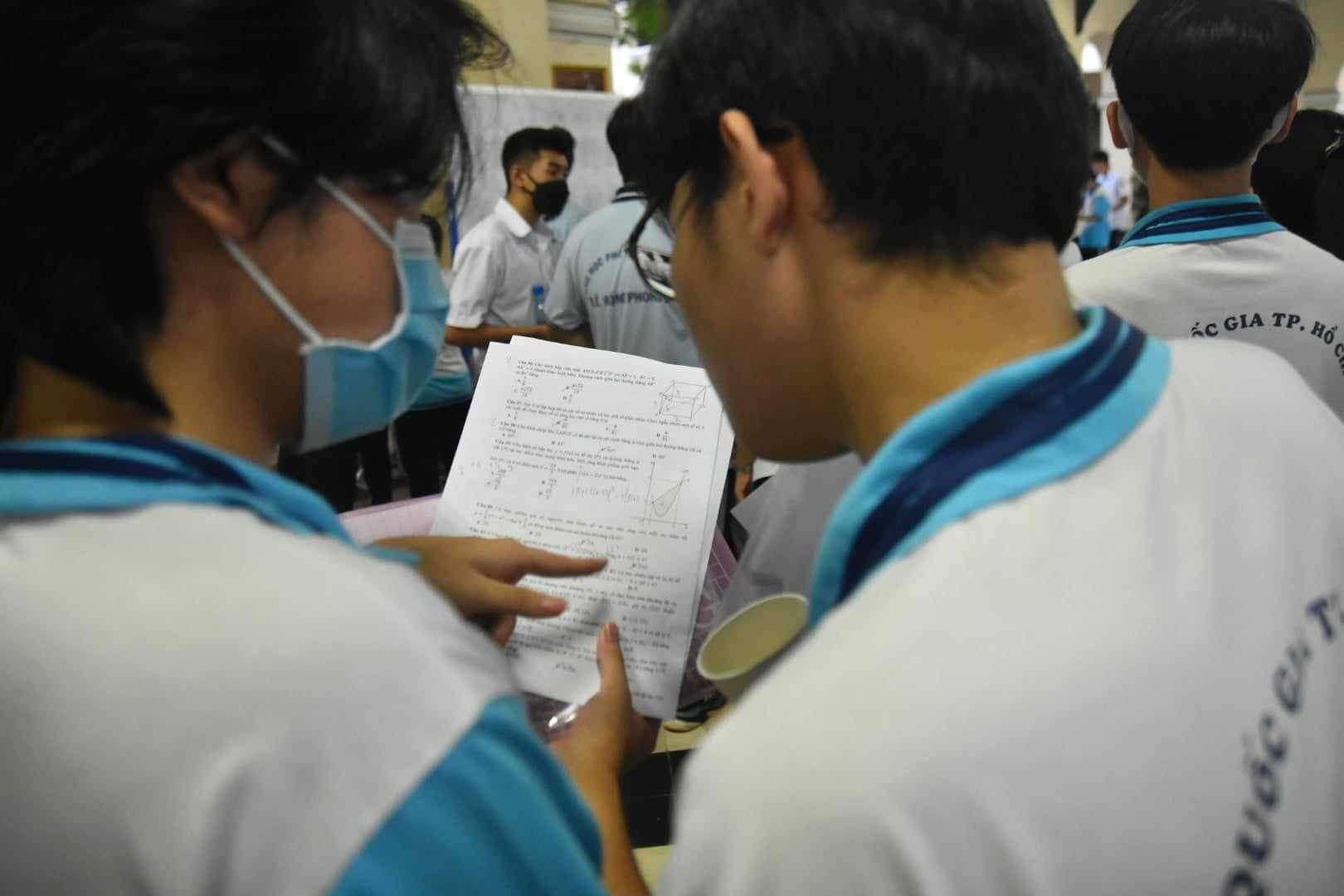 Loay hoay ra đề thi theo chương tr&igrave;nh mới- Ảnh 1.