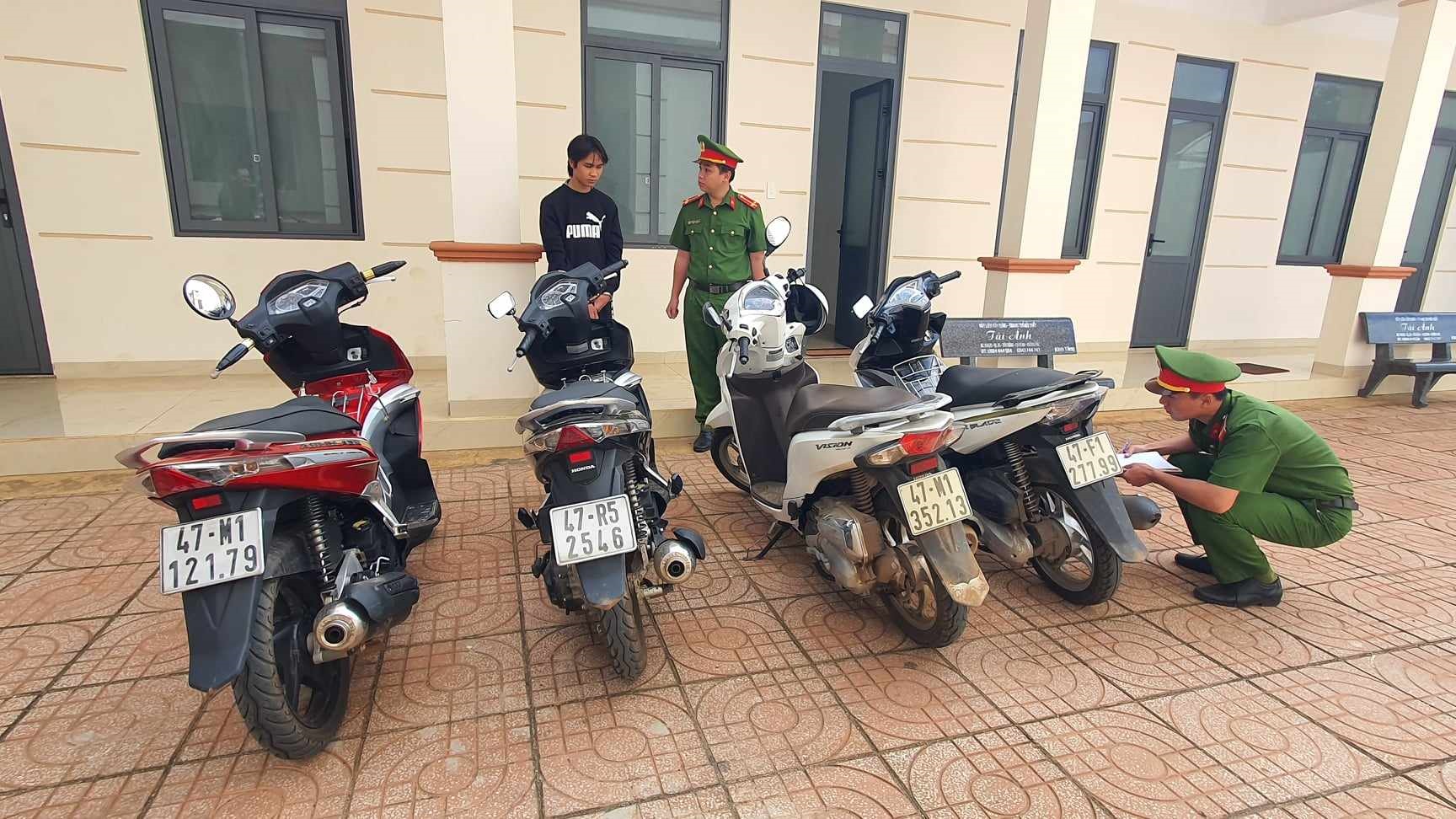 Chiêu lừa đổi xe rồi trộm 6 xe máy trong 10 ngày- Ảnh 1.