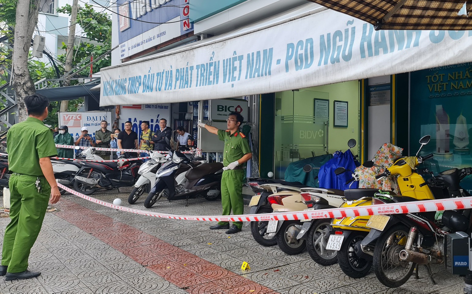 Vụ cướp ngân hàng ở Đà Nẵng: Truy tặng Huân chương dũng cảm cho bảo vệ ngân hàng