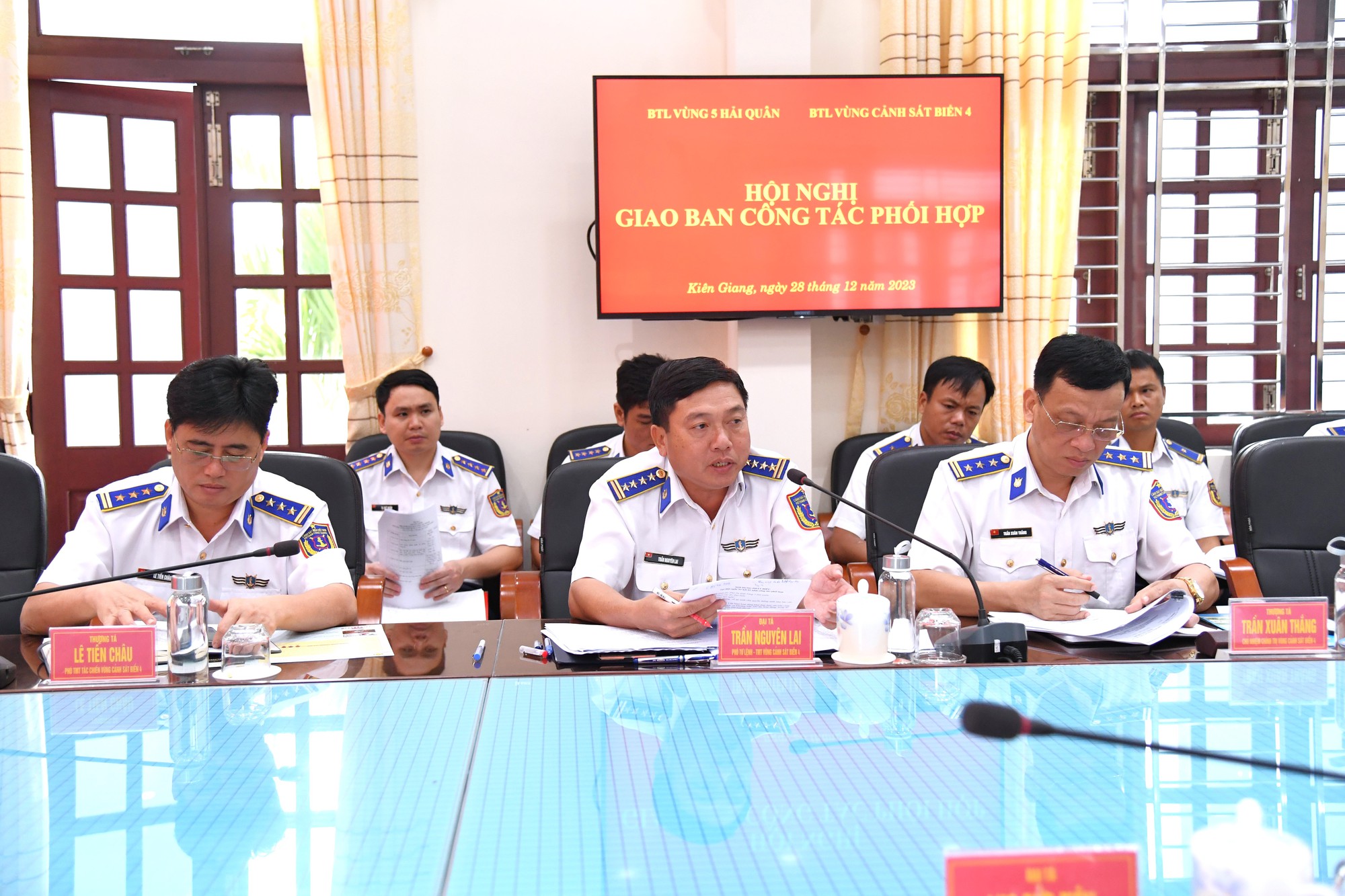 Cảnh sát biển và Hải quân tăng cường phối hợp thực hiện nhiệm vụ trên biển- Ảnh 2.