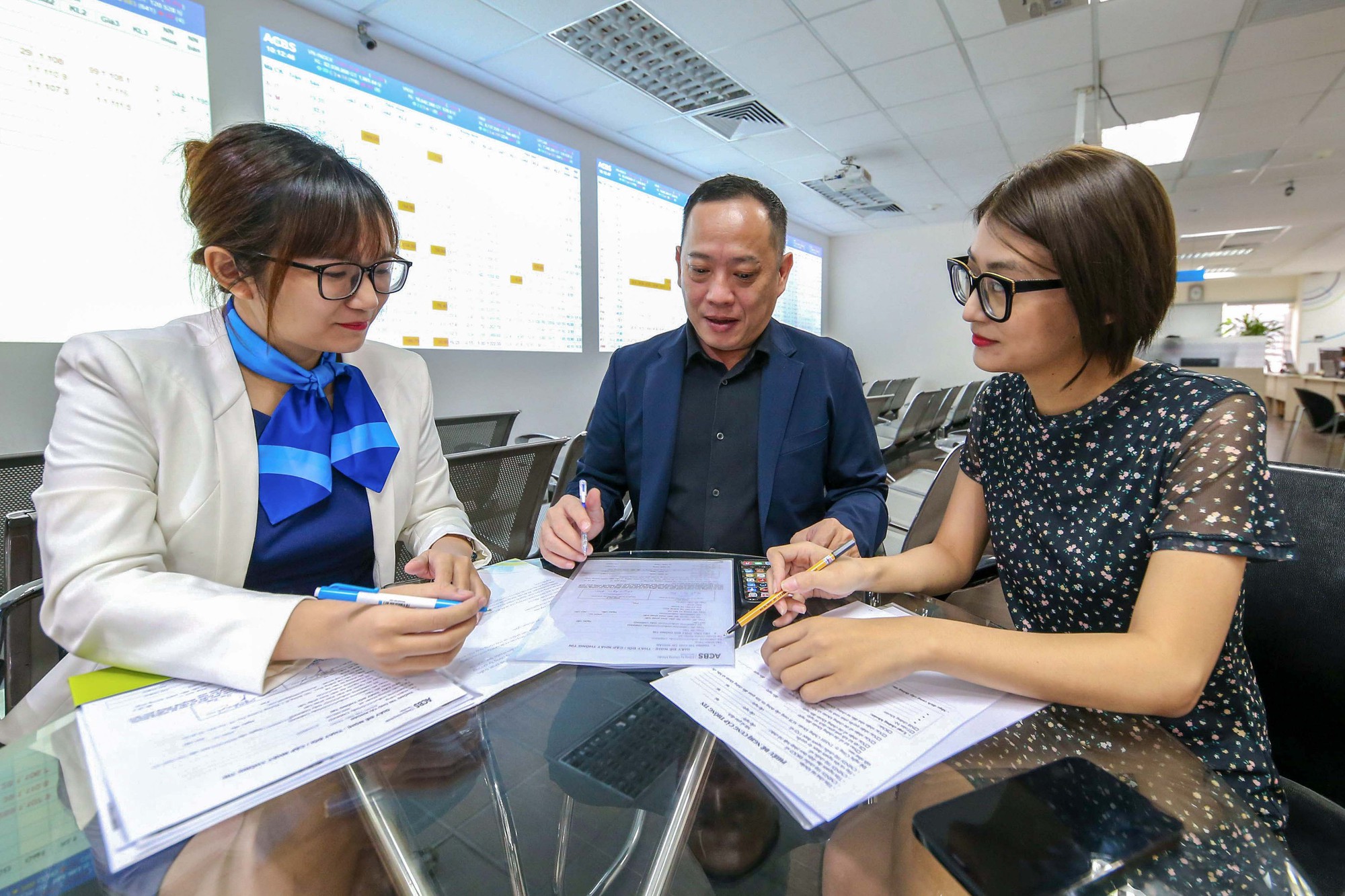 Chứng khoán ngày mai (29-12): Nhóm cổ phiếu Vingroup tiếp tục khởi sắc?- Ảnh 1.