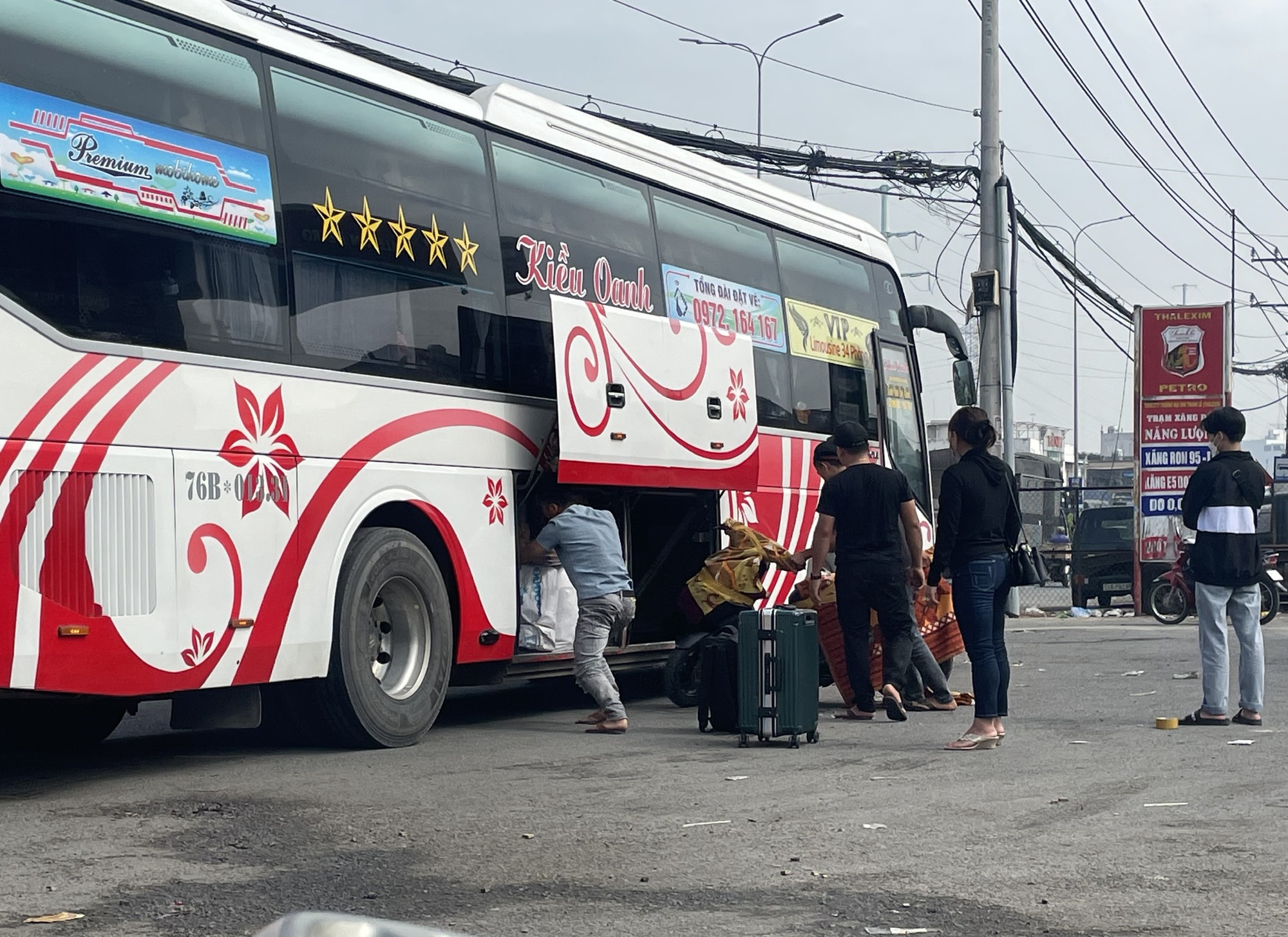 TP HCM thu hồi giấy phép kinh doanh vận tải của nhà xe Rạng Đông và Hoàn Hảo - Ảnh 1.