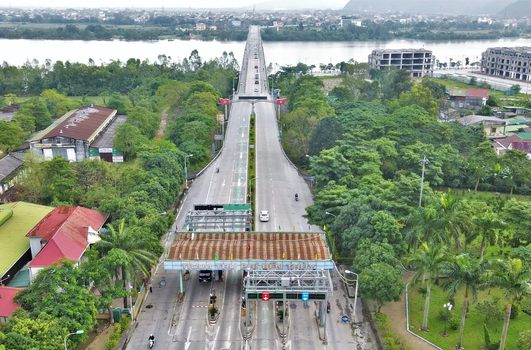 Người d&acirc;n phản ứng khi 2 trạm thu ph&iacute; Bến Thủy lại tăng gi&aacute; v&eacute;- Ảnh 2.