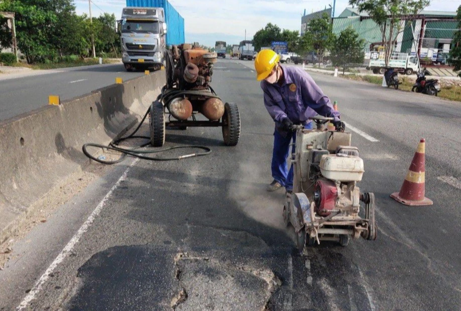 Người d&acirc;n phản ứng khi 2 trạm thu ph&iacute; Bến Thủy lại tăng gi&aacute; v&eacute;- Ảnh 7.
