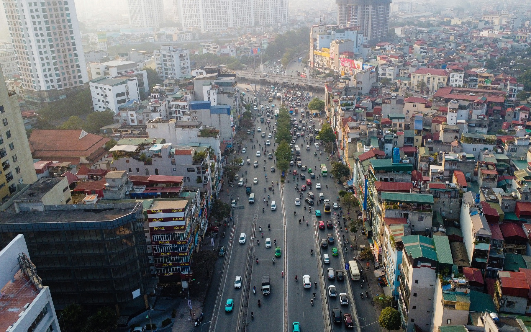 VIDEO: Ngã Tư Sở thông suốt sau khi phân luồng lại