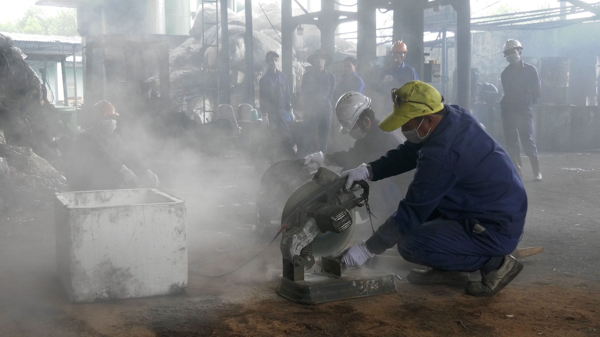 Tiêu hủy gần 10 tấn gồm ngà voi, sừng tê giác… trị giá 300 tỉ đồng ở Quảng Nam - Ảnh 3.
