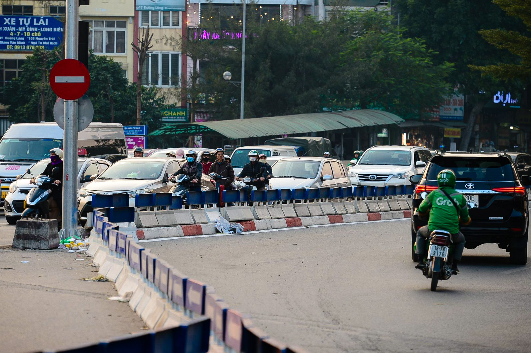 VIDEO: Ngã Tư Sở thông suốt sau khi phân luồng lại- Ảnh 9.