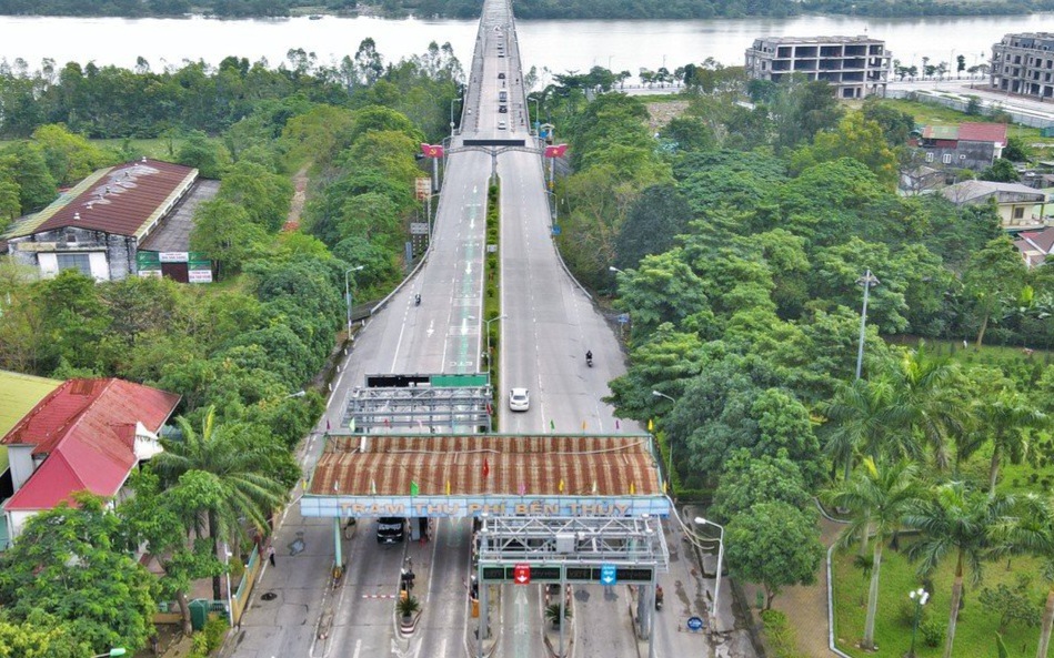 Người dân phản ứng khi 2 trạm thu phí Bến Thủy lại tăng giá vé