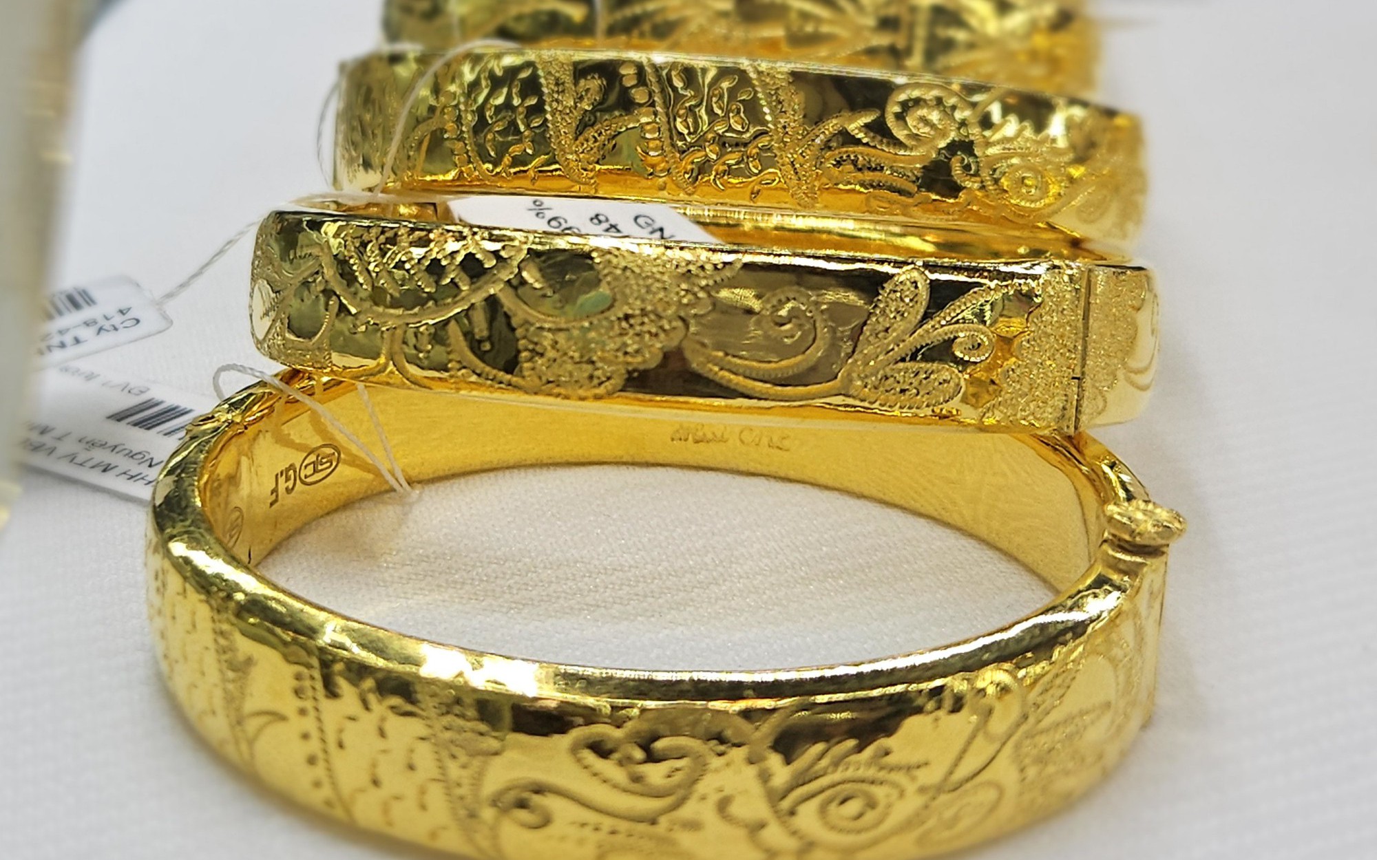 Đến lượt vàng nhẫn 24K tăng sốc vượt 64 triệu đồng/lượng