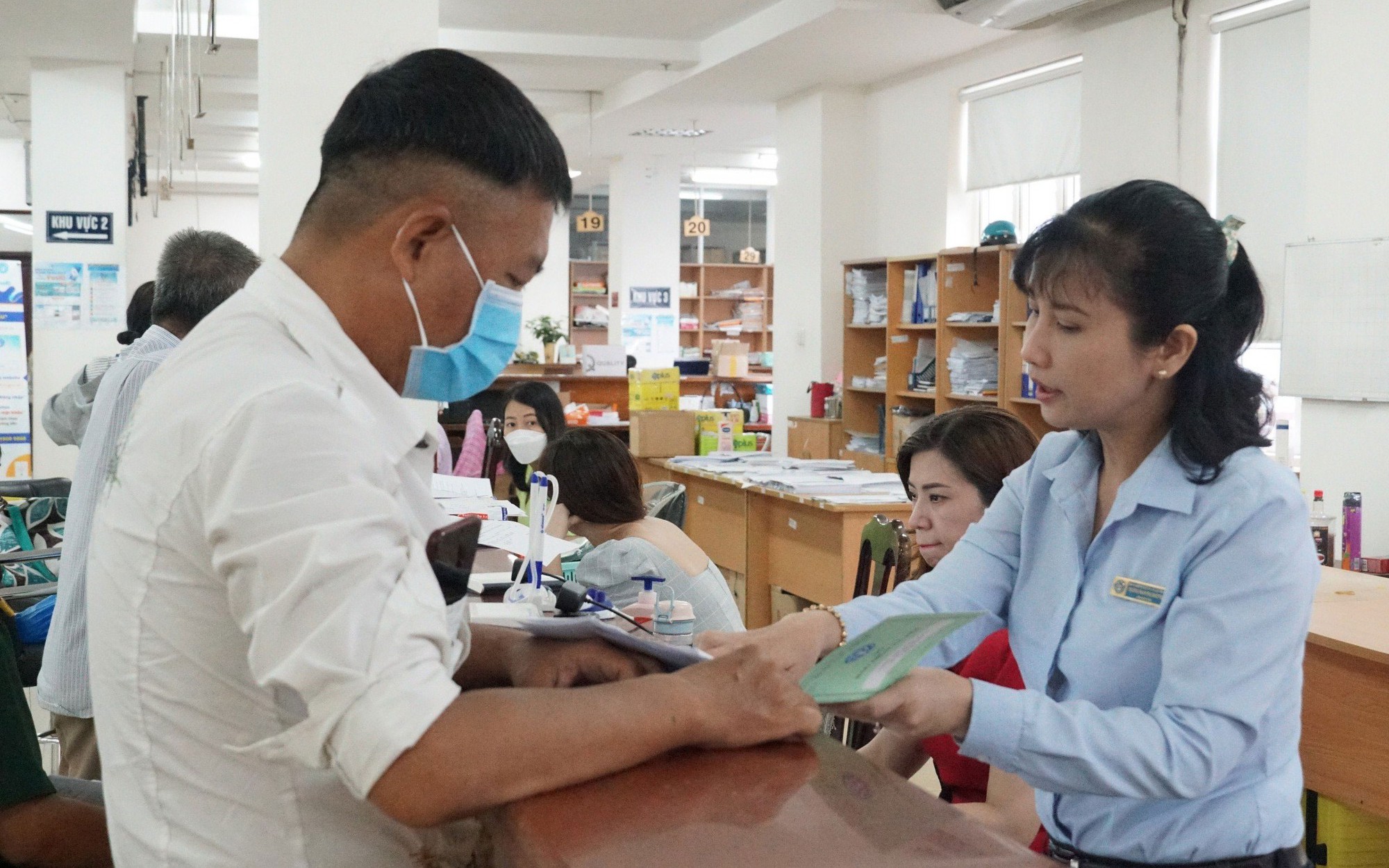 Thương người, hại mình