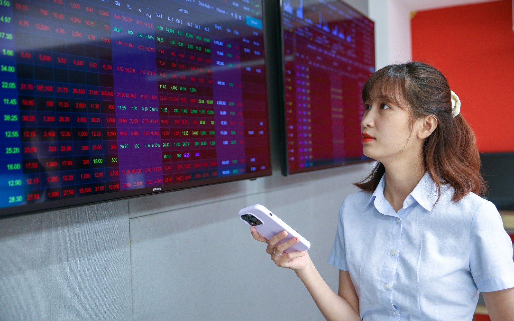 Chứng khoán hụt hơi vì thiếu tiền?