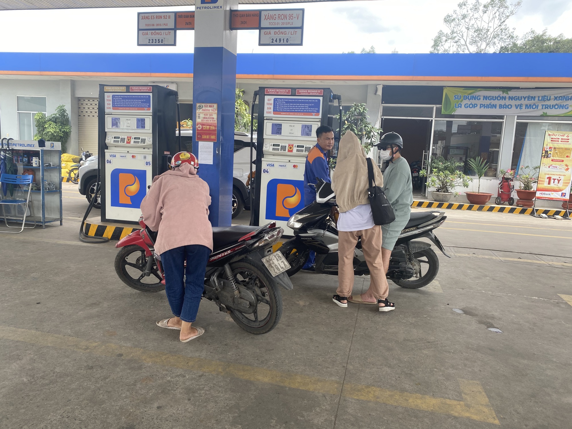 Doanh nghiệp kiến nghị kh&ocirc;ng xuất h&oacute;a đơn mỗi lần bơm xăng dầu dưới 200.000 đồng- Ảnh 1.