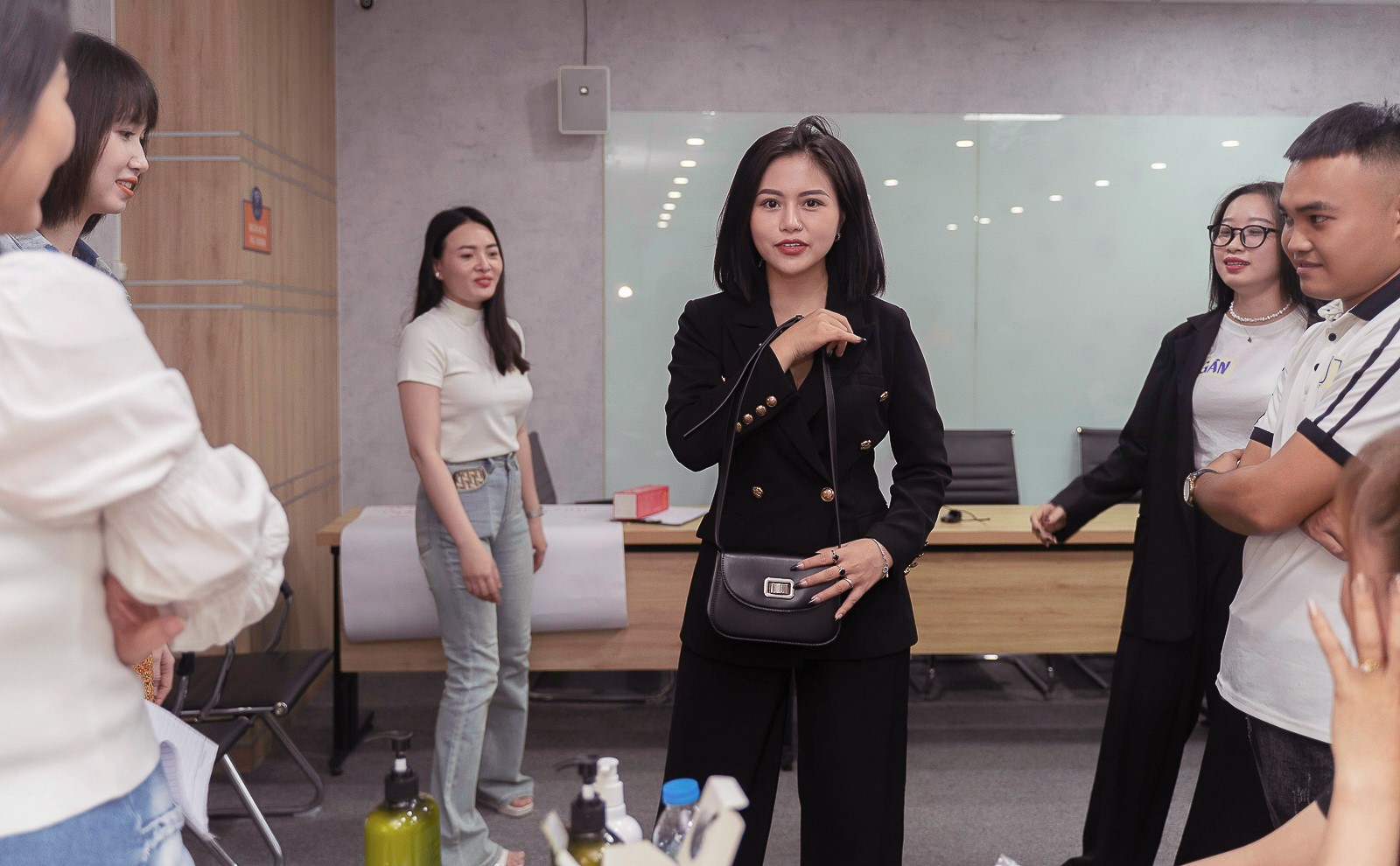 Chi chục triệu học livestream b&aacute;n h&agrave;ng- Ảnh 4.