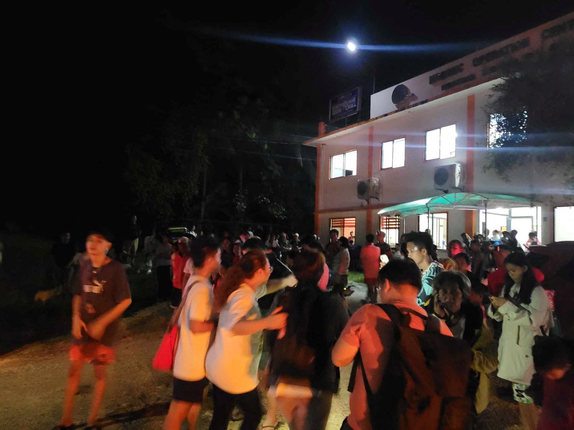 Tin mới về cảnh báo sóng thần sau động đất mạnh ở Philippines- Ảnh 3.