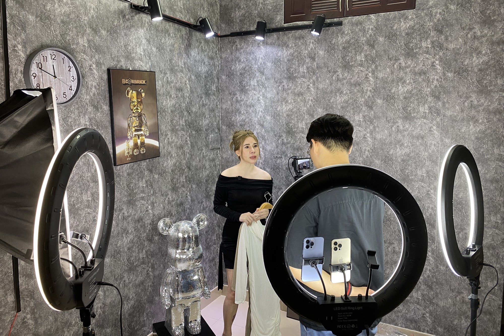 Chi chục triệu học livestream b&aacute;n h&agrave;ng- Ảnh 1.