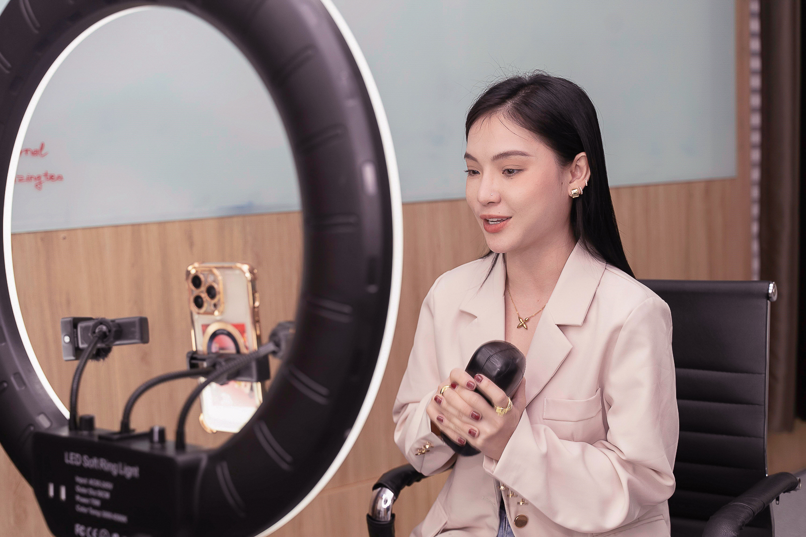 Chi chục triệu học livestream b&aacute;n h&agrave;ng- Ảnh 2.