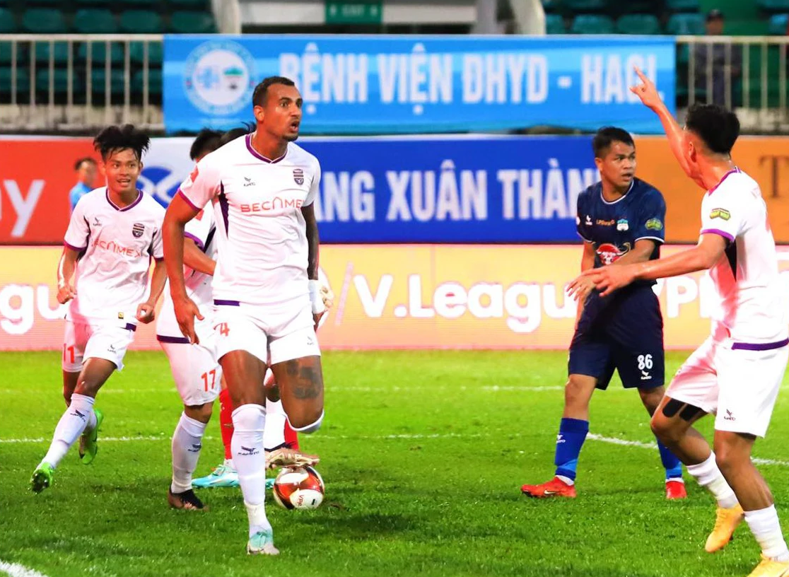 Tiến Linh "tịt ng&ograve;i", B.B&igrave;nh Dương bị cầm ch&acirc;n- Ảnh 1.