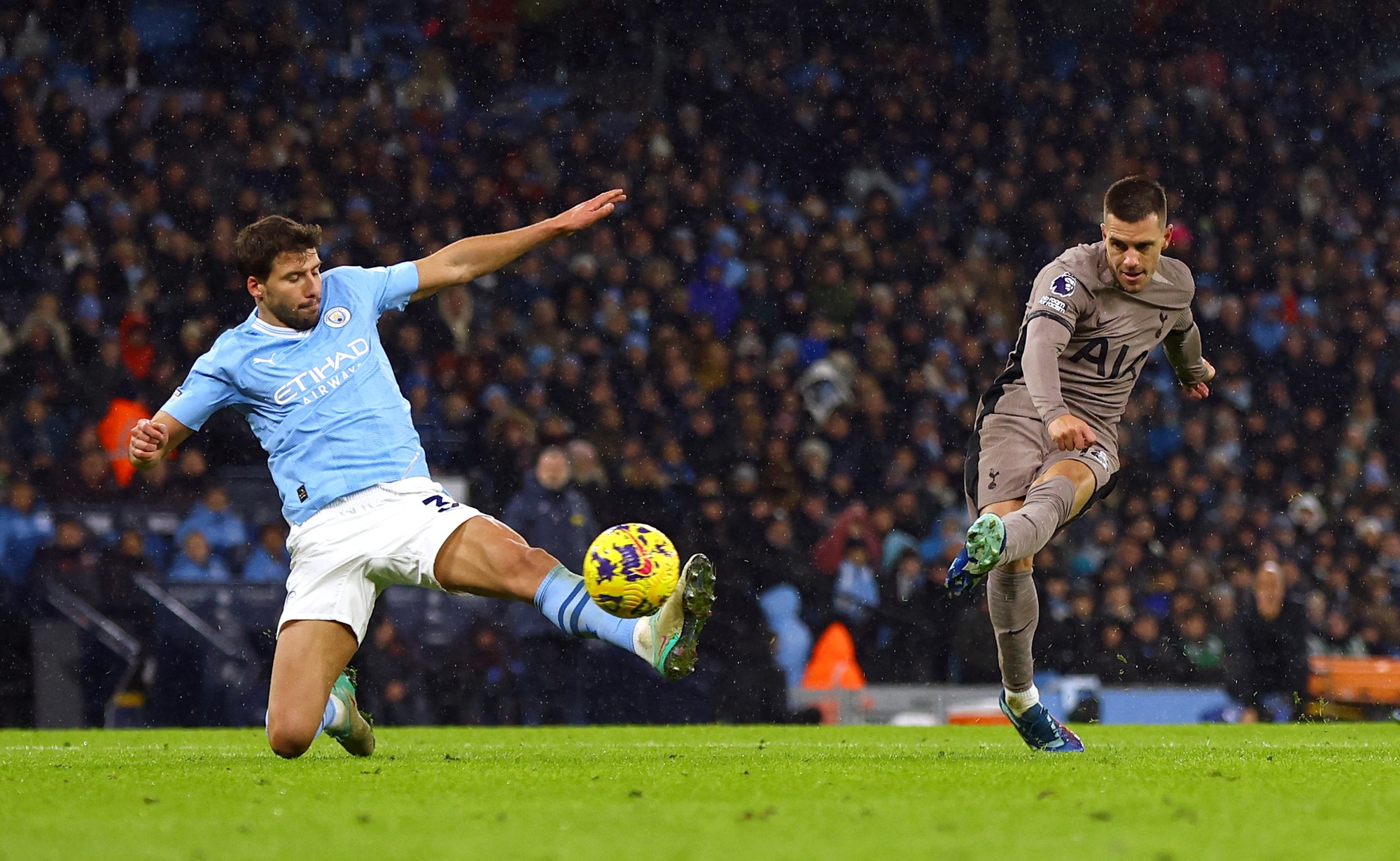 Rượt đuổi tỉ số nghẹt thở, Man City đánh rơi chiến thắng trước Tottenham- Ảnh 4.