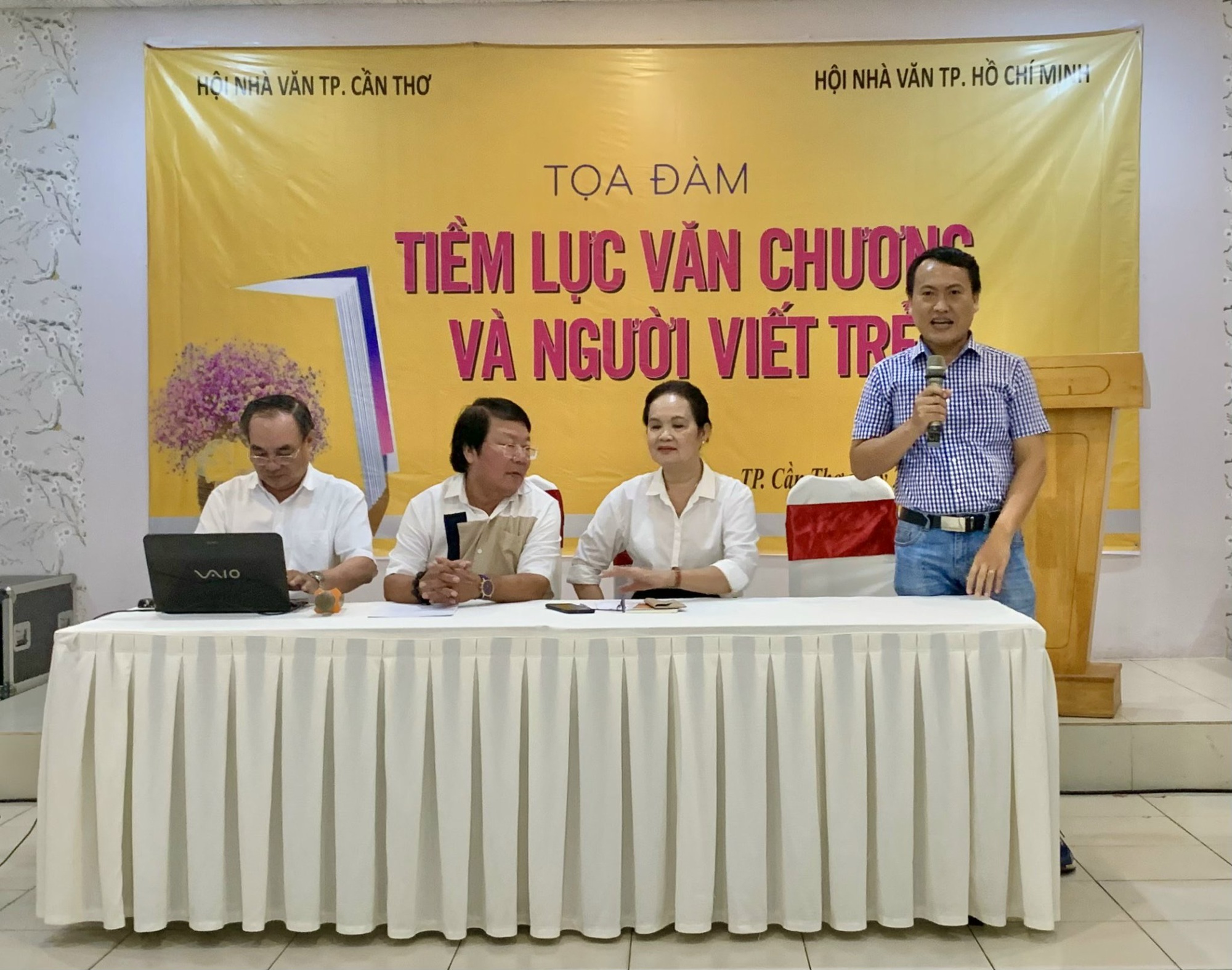 VĂN CHƯƠNG ĐBSCL V&Agrave; NGƯỜI VIẾT TRẺ: Chỉ cần kh&ocirc;ng bỏ cuộc l&agrave; đ&atilde; th&agrave;nh c&ocirc;ng- Ảnh 3.