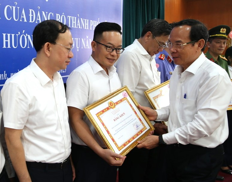 B&iacute; thư Nguyễn Văn N&ecirc;n dự hội nghị tổng kết c&ocirc;ng t&aacute;c nội ch&iacute;nh của Đảng bộ TP HCM năm 2023- Ảnh 1.