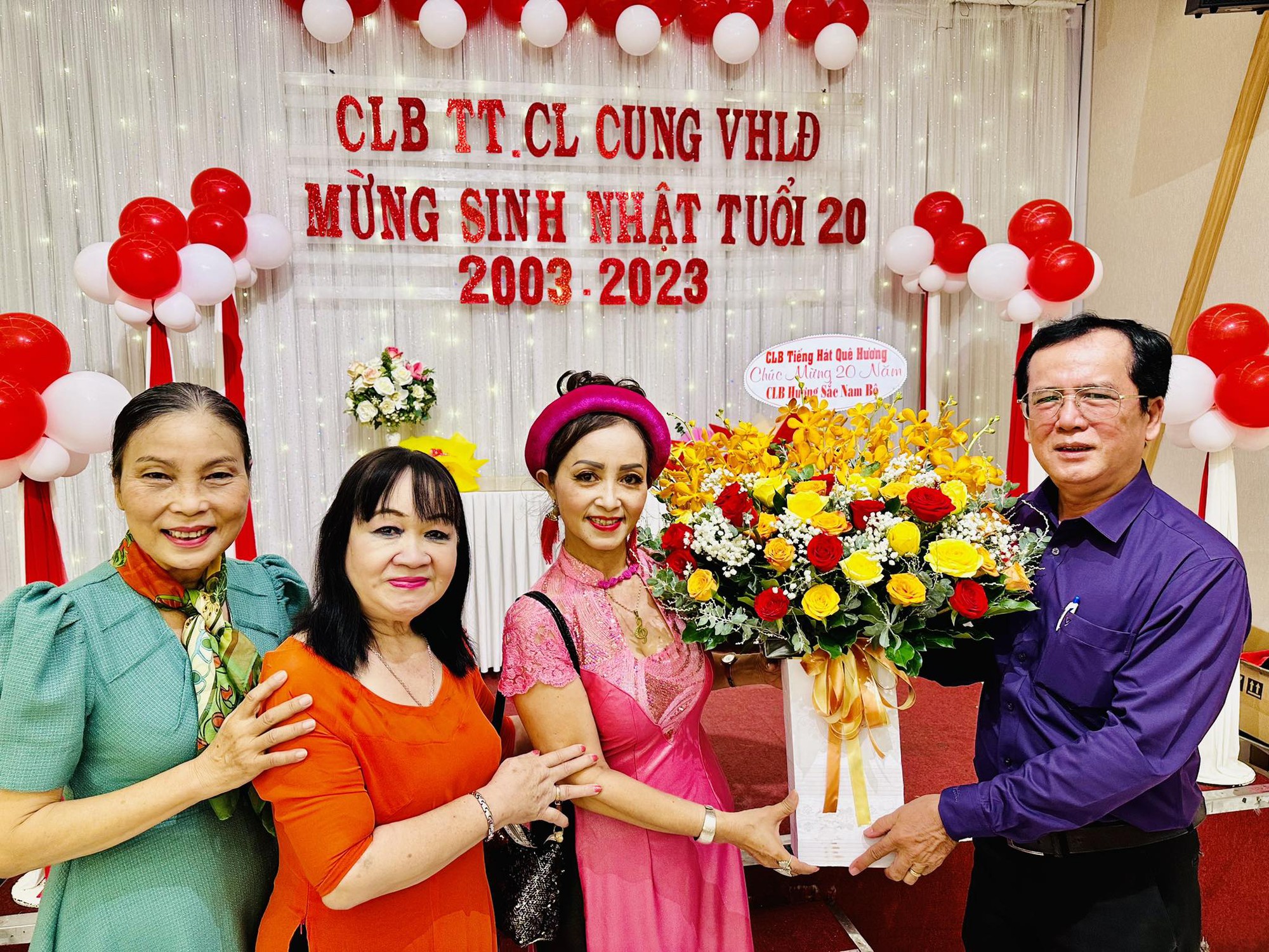 Thạc sĩ Phan Nhứt Dũng, đạo diễn Kim Loan 20 năm bền bỉ với Tài tử - Cải lương- Ảnh 4.
