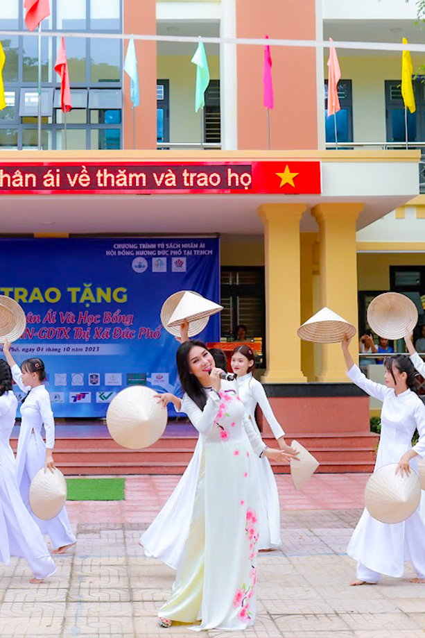 Kavie Trần đam mê với chuyến đi thiện nguyện
- Ảnh 2.