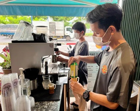 L&agrave;m việc ng&agrave;y lễ, Tết, lương t&iacute;nh theo giờ được trả thế n&agrave;o?- Ảnh 1.